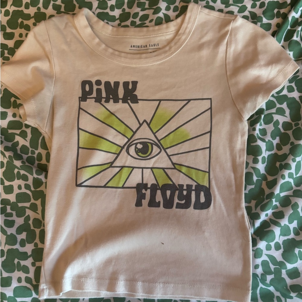 American Eagle Outfitters Women’s Cream Graphic T-Shirt